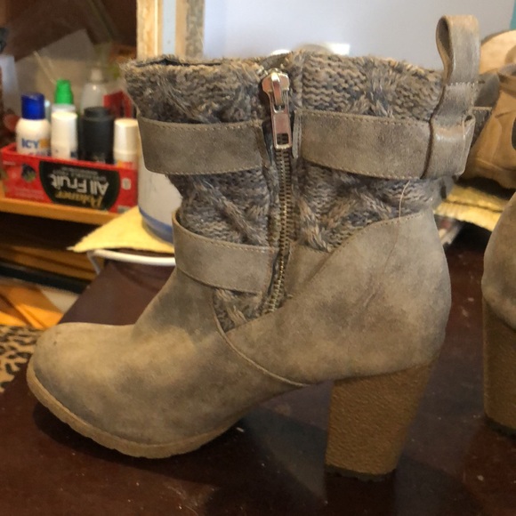 Mukluks heeled zip up double buckle calf boots - Picture 6 of 10